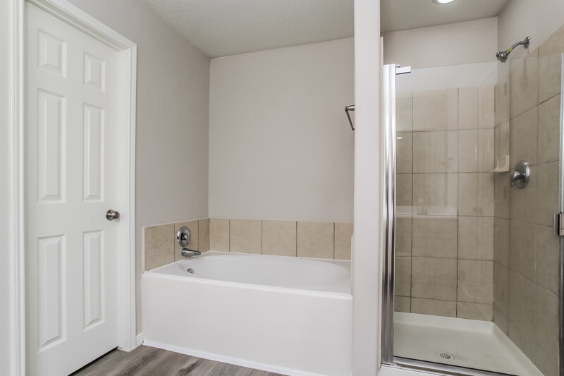 2,055/Mo, 4843 Fair Oak Dale Ln Humble, TX 77346 Main Bathroom View 2