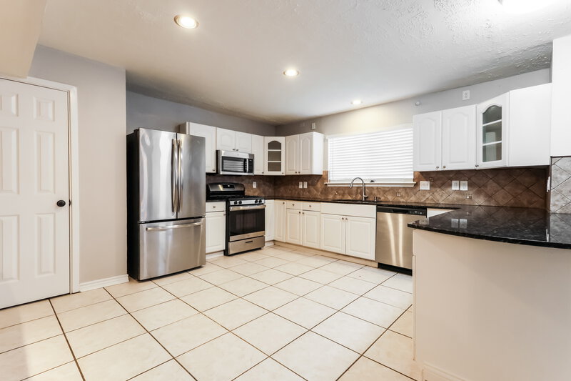 2,010/Mo, 18903 Pine Trace Ct Humble, TX 77346 Kitchen View