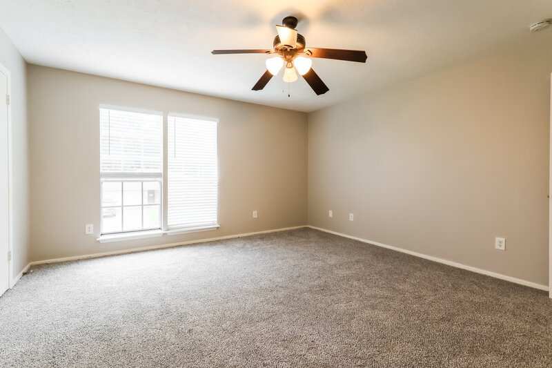 2,010/Mo, 18903 Pine Trace Ct Humble, TX 77346 Main Bedroom View 2