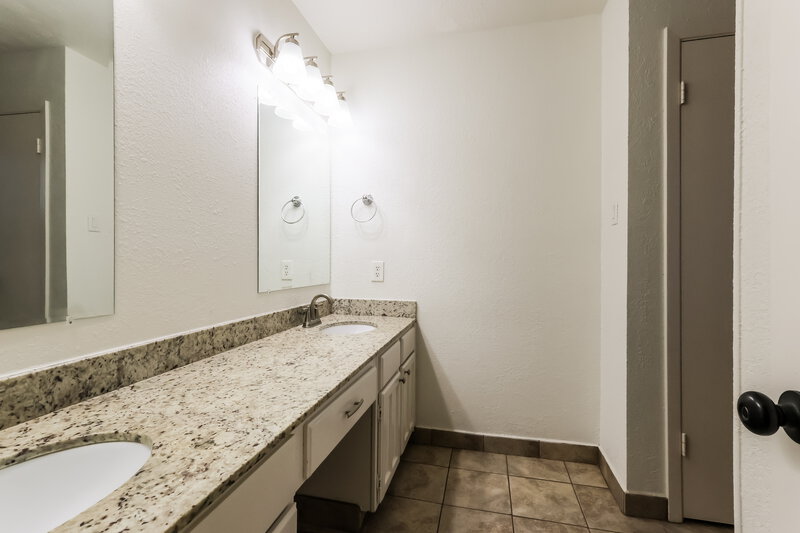 2,010/Mo, 18903 Pine Trace Ct Humble, TX 77346 Main Bathroom View