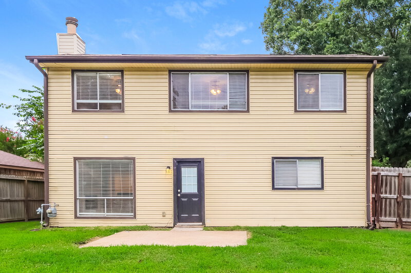 2,010/Mo, 18903 Pine Trace Ct Humble, TX 77346 Rear View