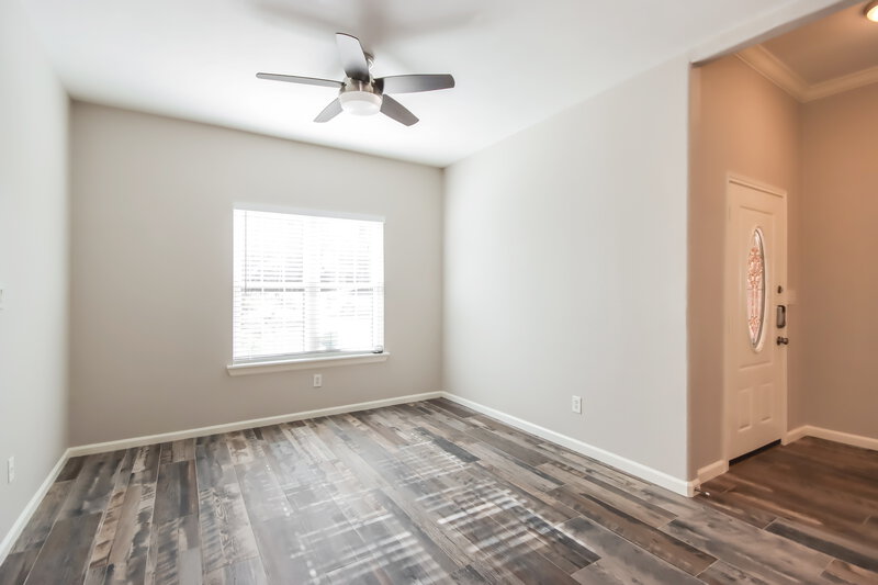 2,015/Mo, 613 Sycamore Dr Conroe, TX 77302 Living Room View