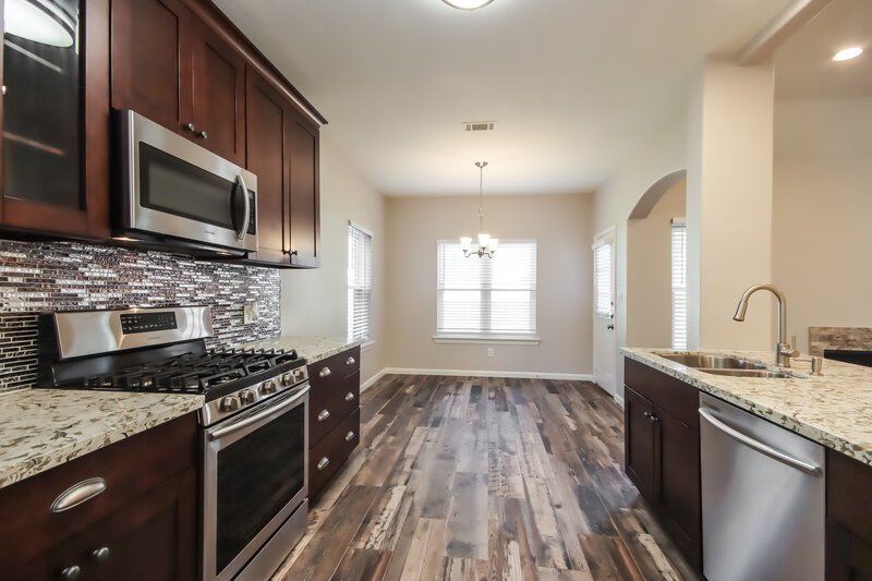 2,015/Mo, 613 Sycamore Dr Conroe, TX 77302 Kitchen View 2