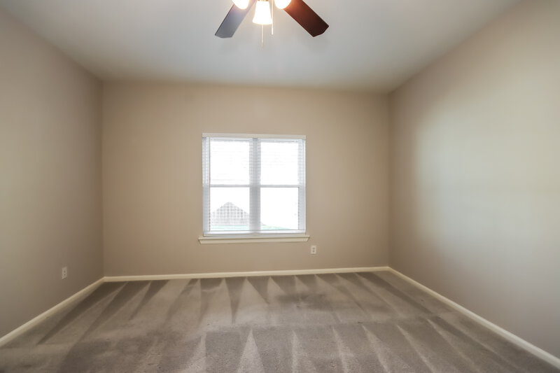 2,015/Mo, 613 Sycamore Dr Conroe, TX 77302 Main Bedroom View