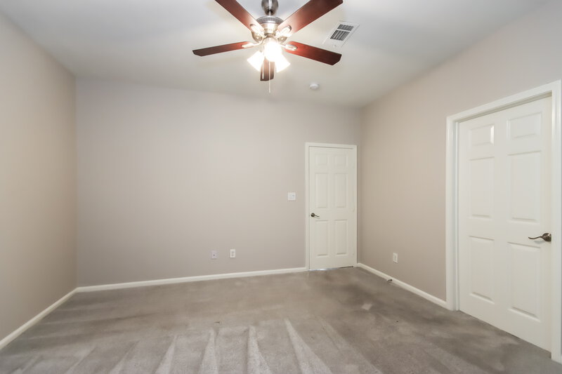 2,015/Mo, 613 Sycamore Dr Conroe, TX 77302 Main Bedroom View 2
