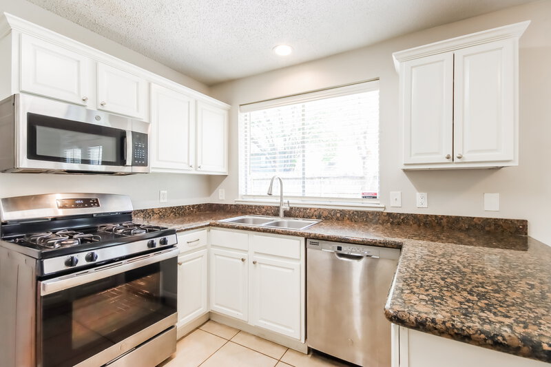 1,865/Mo, 9106 Towerstone Ct Spring, TX 77379 Kitchen View 2