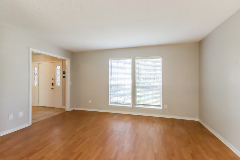 1,865/Mo, 9106 Towerstone Ct Spring, TX 77379 Sitting Room View