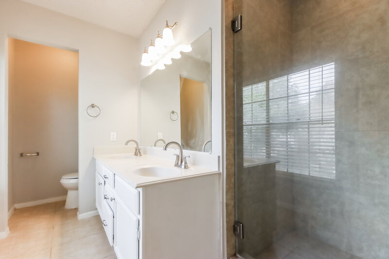 1,865/Mo, 9106 Towerstone Ct Spring, TX 77379 Main Bathroom View