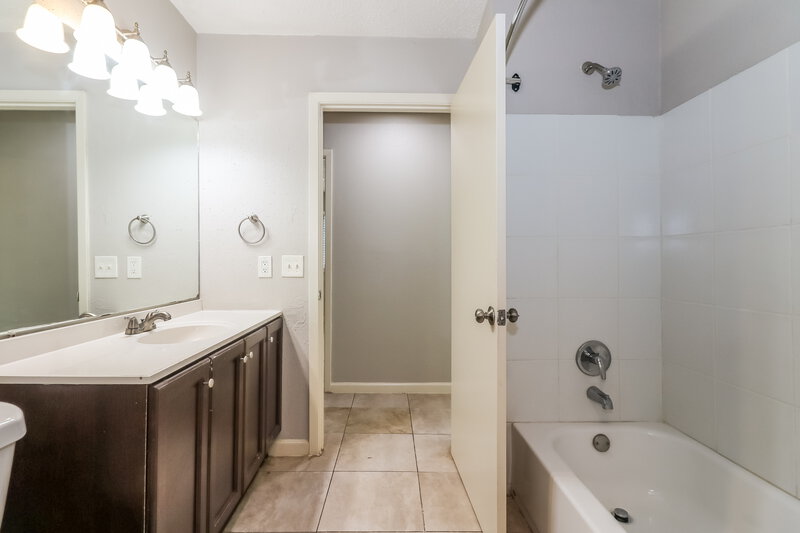 1,810/Mo, 20071 S Pecos Valley Trail Katy, TX 77449 Bathroom View 2
