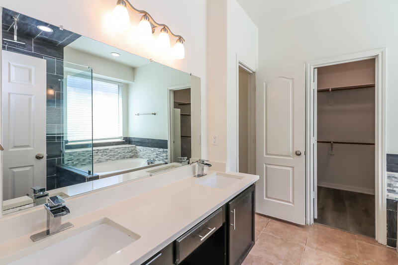 2,190/Mo, 6123 Lovage Ave Crosby, TX 77532 Main Bathroom View