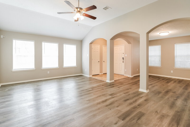 2,580/Mo, 834 Lightningbug Ln Conroe, TX 77301 Living Room View 3