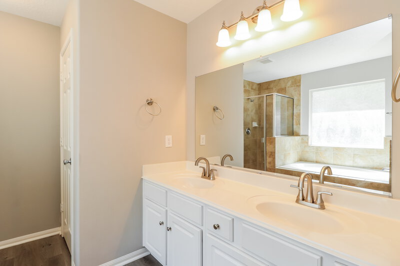 2,580/Mo, 834 Lightningbug Ln Conroe, TX 77301 Main Bathroom View