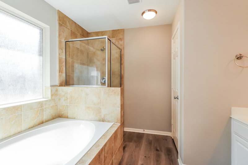 2,580/Mo, 834 Lightningbug Ln Conroe, TX 77301 Main Bathroom View 2