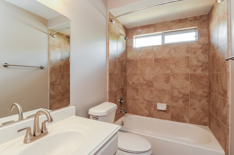 2,580/Mo, 834 Lightningbug Ln Conroe, TX 77301 Bathroom View