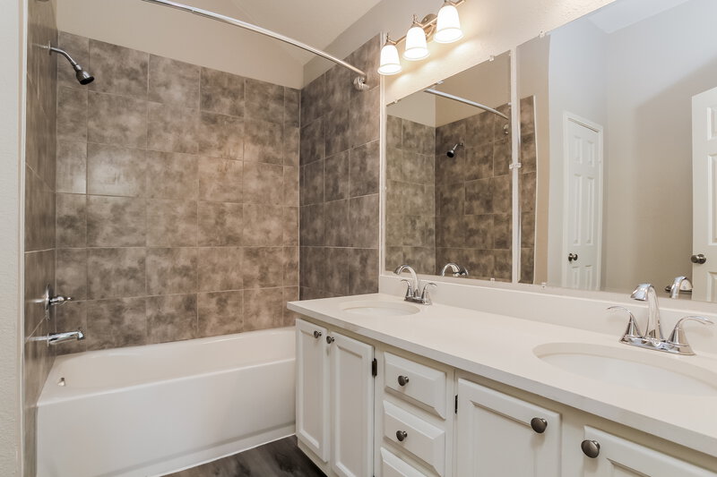 1,945/Mo, 5010 Maurita Dr Spring, TX 77373 Main Bathroom View