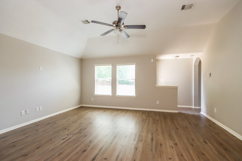 2,095/Mo, 808 Dragonfly Dr Conroe, TX 77301 Living Room View