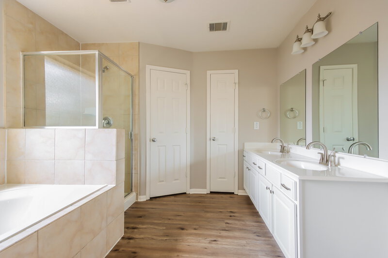 2,095/Mo, 808 Dragonfly Dr Conroe, TX 77301 Main Bathroom View