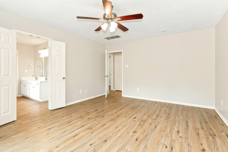 1,760/Mo, 808 Dragonfly Dr Conroe, TX 77301 Primary Bedroom View 2