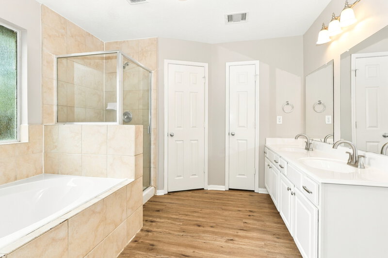 1,760/Mo, 808 Dragonfly Dr Conroe, TX 77301 Primary Bathroom View