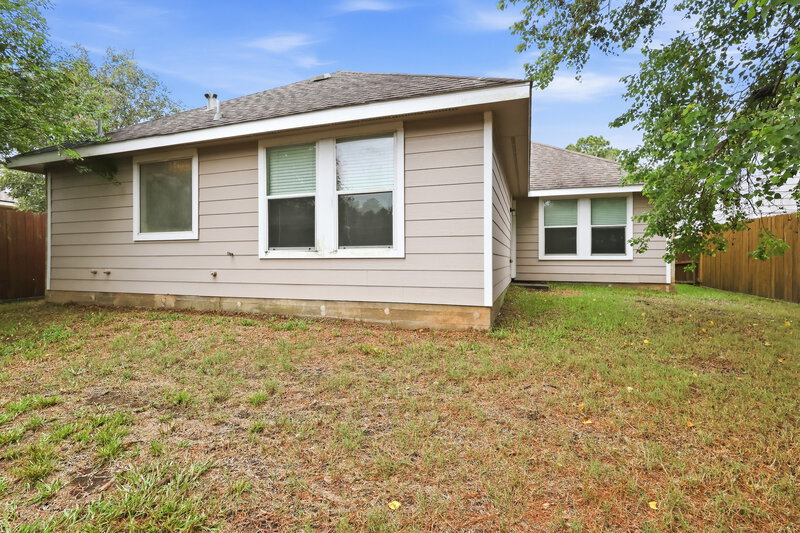 1,760/Mo, 808 Dragonfly Dr Conroe, TX 77301 Rear View