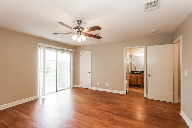 1,695/Mo, 5111 Gladeside Dr Katy, TX 77449 Main Bedroom View