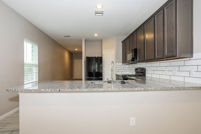 1,985/Mo, 12469 Lake Conroe Hills Dr Willis, TX 77318 Kitchen View 2