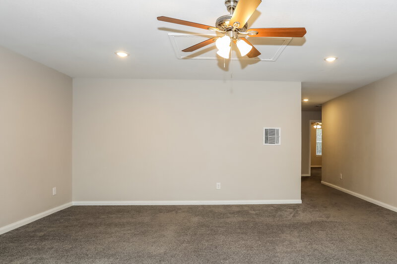 1,985/Mo, 12469 Lake Conroe Hills Dr Willis, TX 77318 Family Room View 2