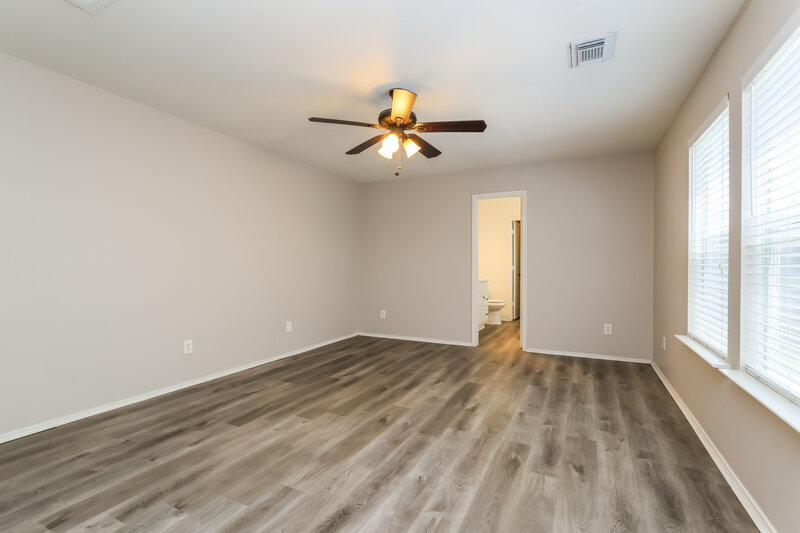 2,255/Mo, 11410 Flying Geese Ln Tomball, TX 77375 Main Bedroom View