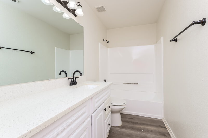 2,255/Mo, 11410 Flying Geese Ln Tomball, TX 77375 Bathroom View