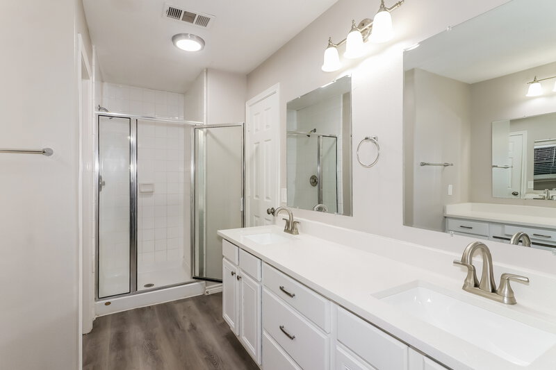 2,315/Mo, 3352 Jessica Ct Katy, TX 77493 Main Bathroom View