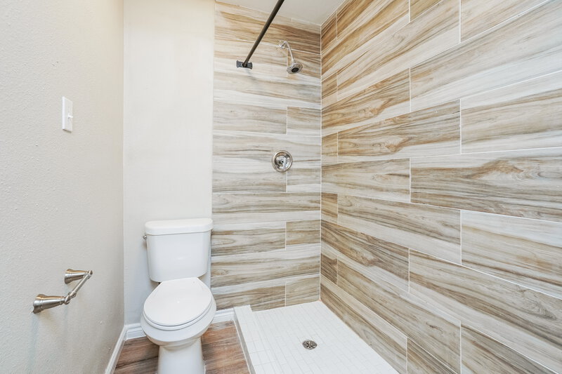 1,940/Mo, 333 Anchor Way League City, TX 77573 Main Bathroom View 2