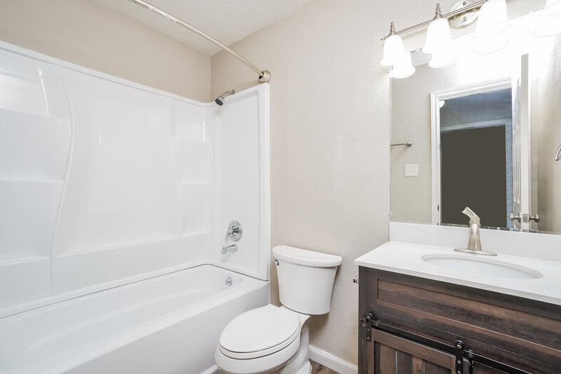 1,940/Mo, 333 Anchor Way League City, TX 77573 Bathroom View