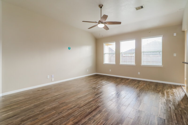 2,455/Mo, 2548 Blue Heron Cir Seabrook, TX 77586 Living Room View