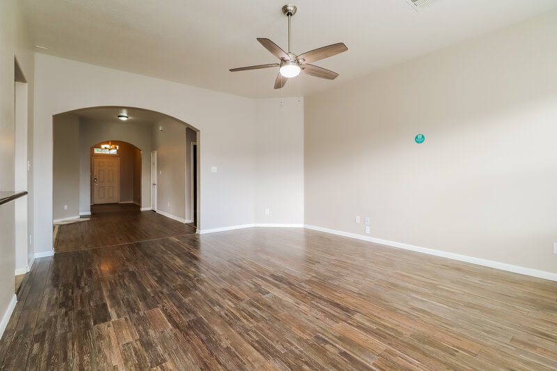 2,455/Mo, 2548 Blue Heron Cir Seabrook, TX 77586 Living Room View 2