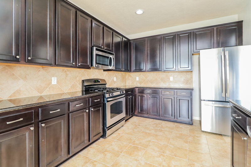 2,455/Mo, 2548 Blue Heron Cir Seabrook, TX 77586 Kitchen View 2