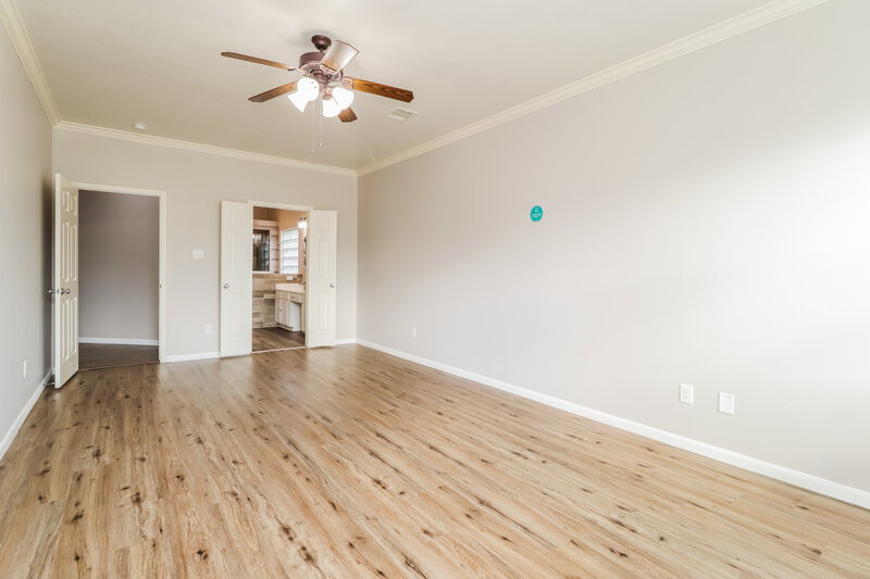 2,455/Mo, 2548 Blue Heron Cir Seabrook, TX 77586 Main Bedroom View
