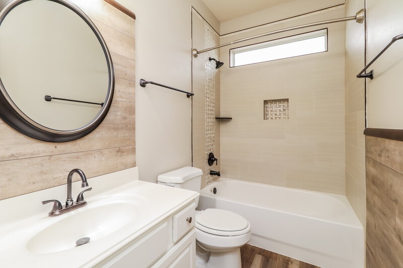 2,455/Mo, 2548 Blue Heron Cir Seabrook, TX 77586 Bathroom View