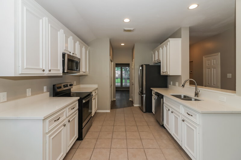 1,810/Mo, 1427 Waterside Village Drive Richmond, TX 77407 Kitchen View