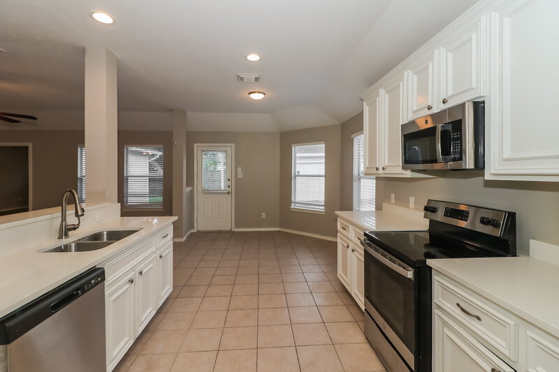 1,810/Mo, 1427 Waterside Village Drive Richmond, TX 77407 Kitchen View 2