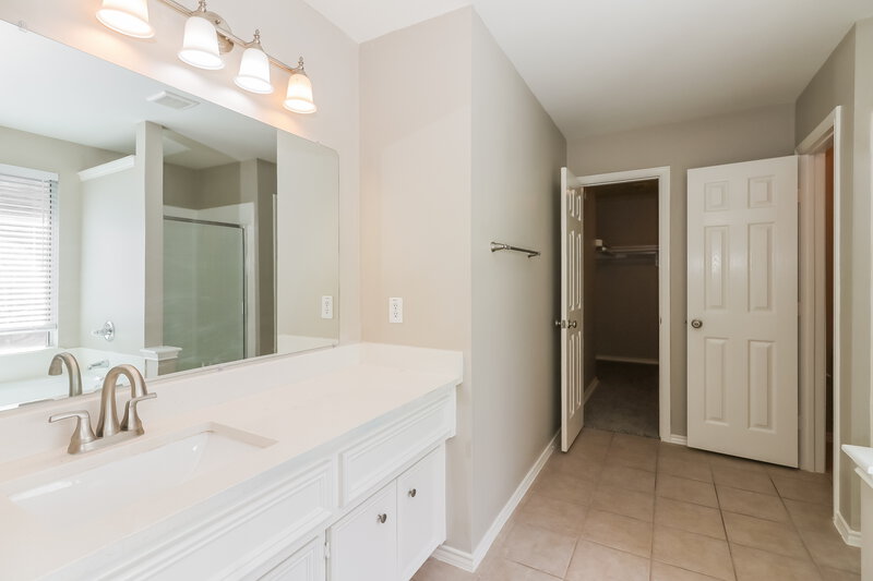 1,810/Mo, 1427 Waterside Village Drive Richmond, TX 77407 Main Bathroom View