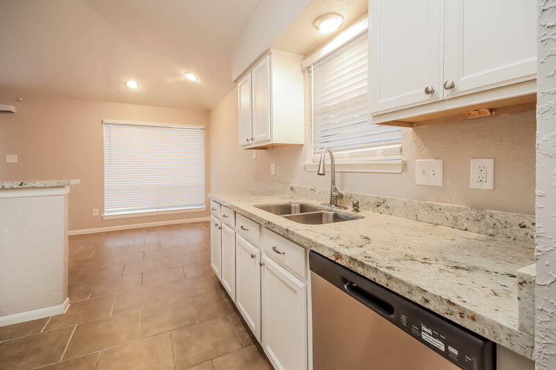 2,720/Mo, 13011 Ferry Hill Ln Houston, TX 77015 Kitchen View
