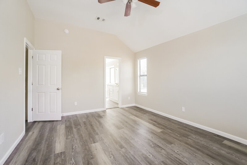 2,175/Mo, 812 Lightningbug Ln Conroe, TX 77301 Main Bedroom View 2