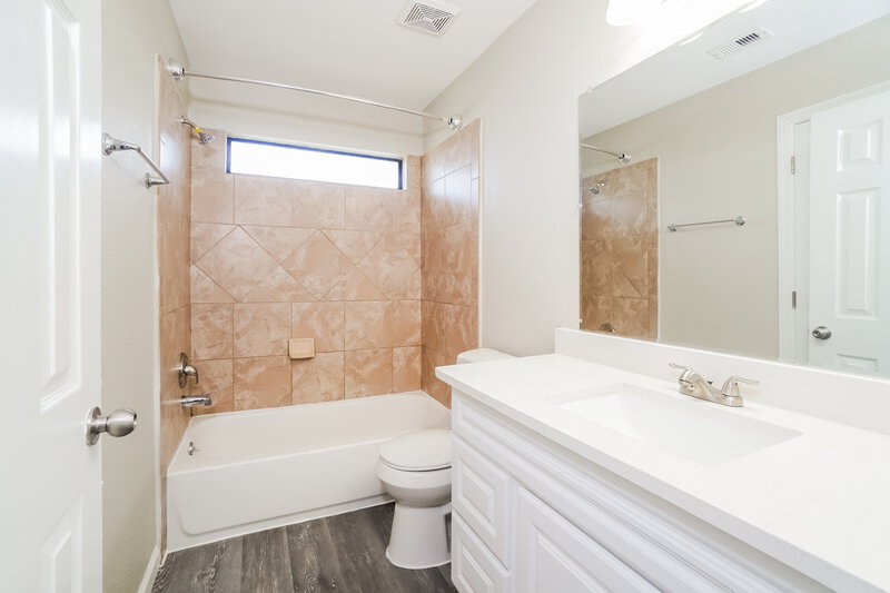 2,175/Mo, 812 Lightningbug Ln Conroe, TX 77301 Bathroom View