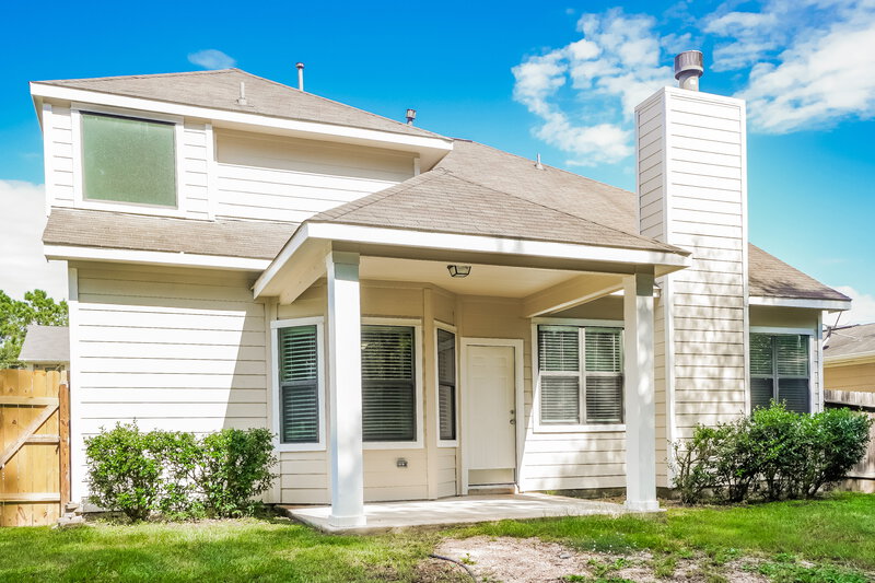 2,175/Mo, 812 Lightningbug Ln Conroe, TX 77301 Rear View