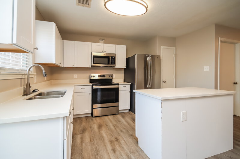 1,770/Mo, 16266 Hidden Deer Ln Conroe, TX 77302 Kitchen View 2
