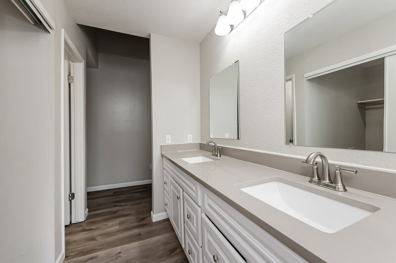 2,210/Mo, 7403 Songwind Ln Spring, TX 77379 Main Bathroom View 2