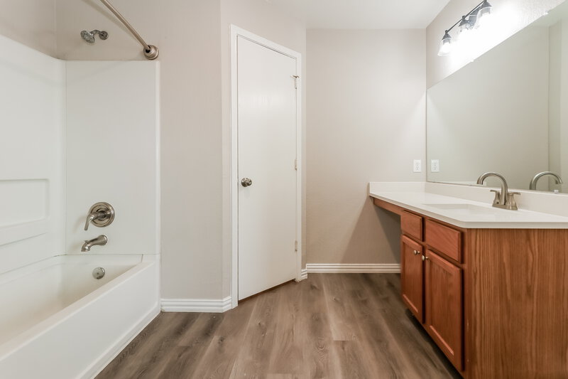 2,470/Mo, 5030 Cottage Creek Ln Rosenberg, TX 77469 Main Bathroom View