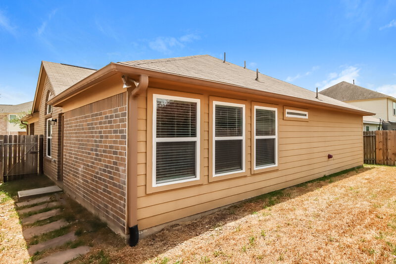 1,985/Mo, 2516 Hallmark Oak St Spring, TX 77386 Rear View