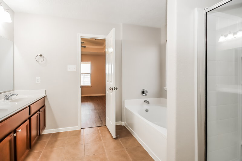 2,540/Mo, 21619 Kingston Terrace Ln Spring, TX 77379 Main Bathroom View