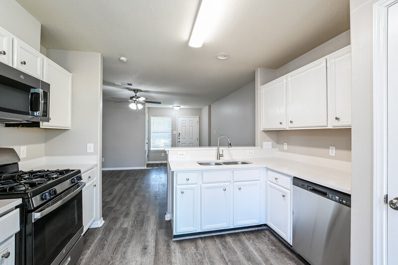 1,800/Mo, 21446 Wilona Way Houston, TX 77073 Kitchen View